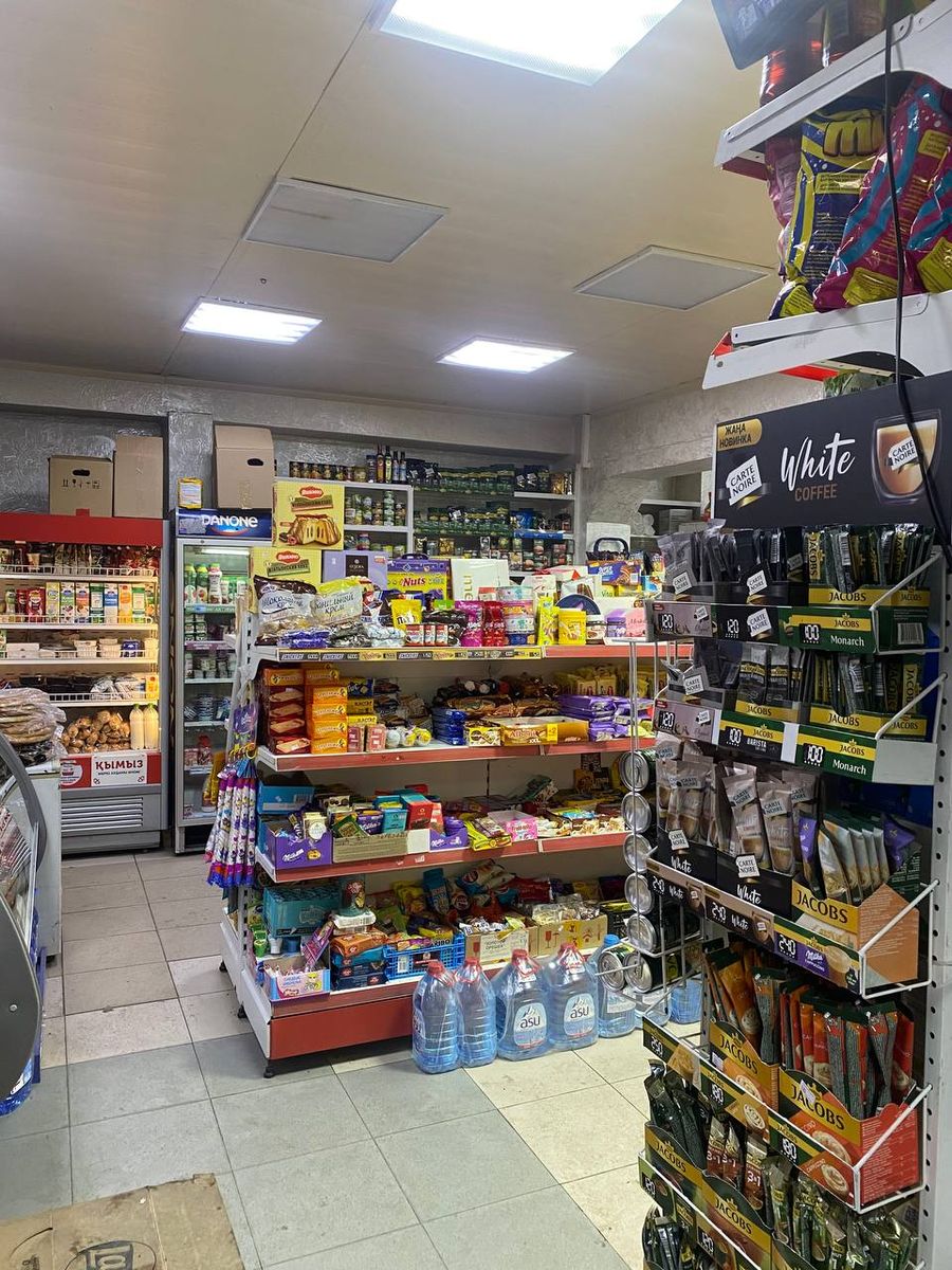 Продуктовый магазин, овощная лавка, столовая