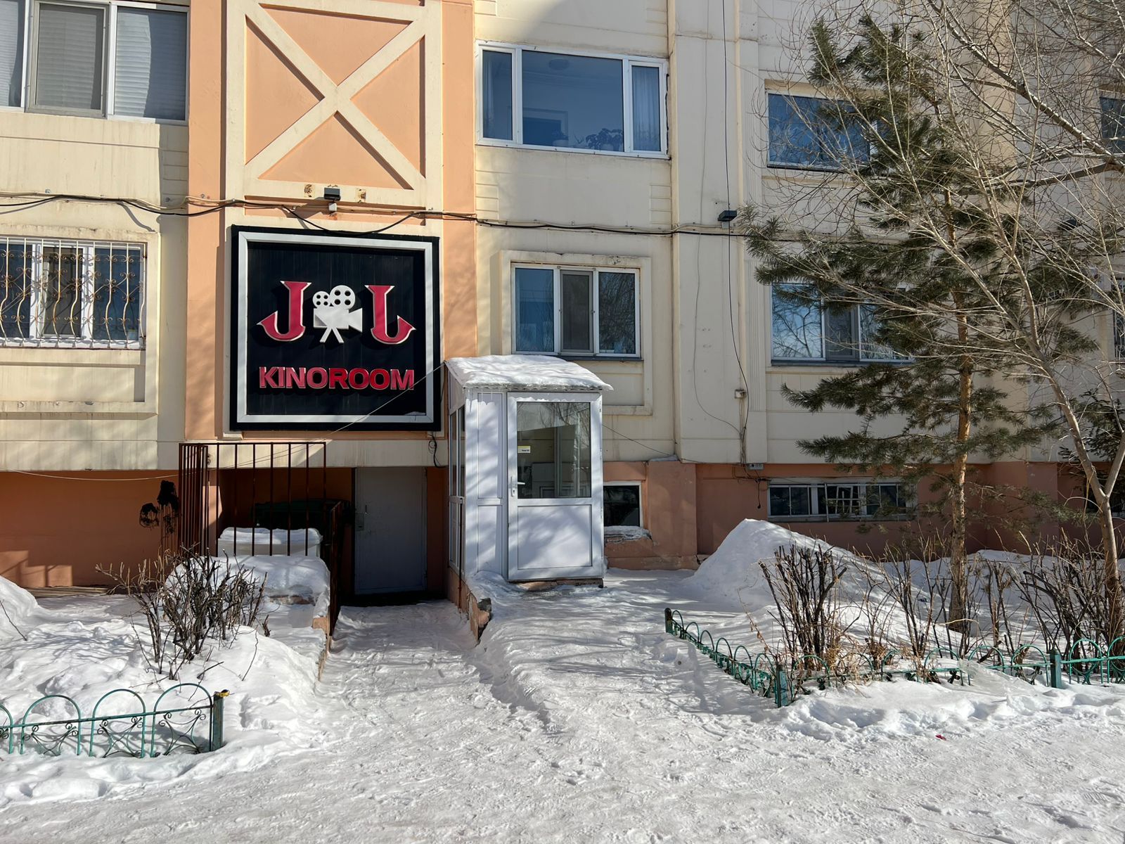 Прибыльный кинорум в районе Набережной