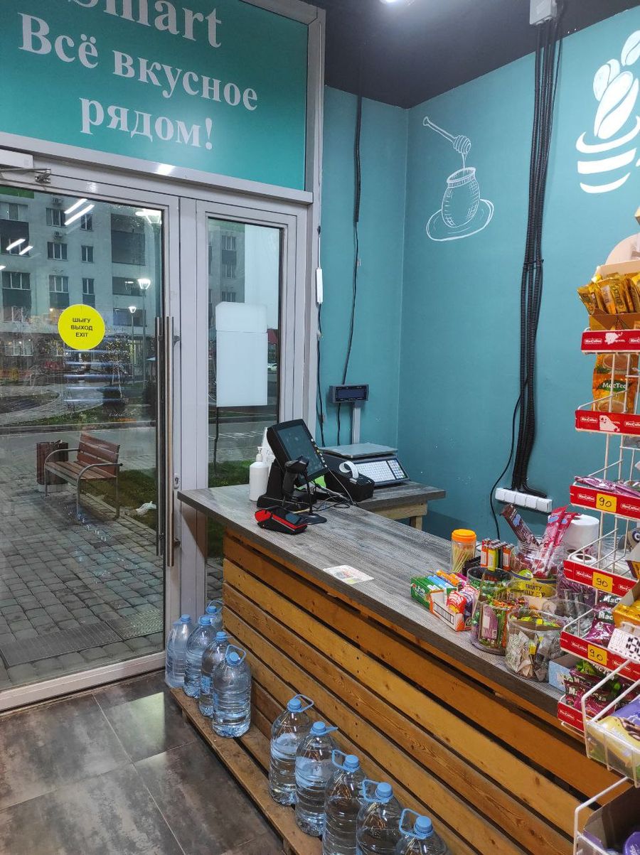 Продуктовый магазин в густонаселенном ЖК
