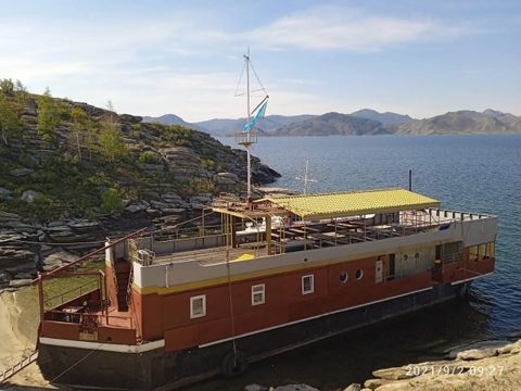 Плавдача-гостиница на воде