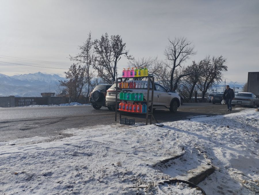 Торговая точка автомасел и автозапчастей.