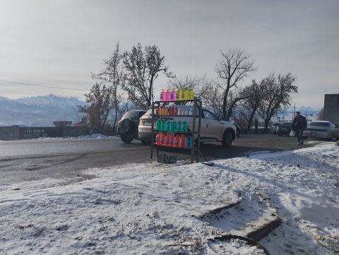 Торговая точка автомасел и автозапчастей.