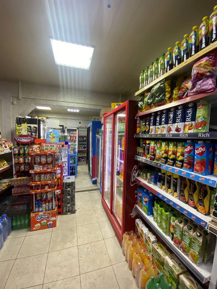 Продуктовый магазин, овощная лавка, столовая