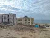 Здание на берегу моря