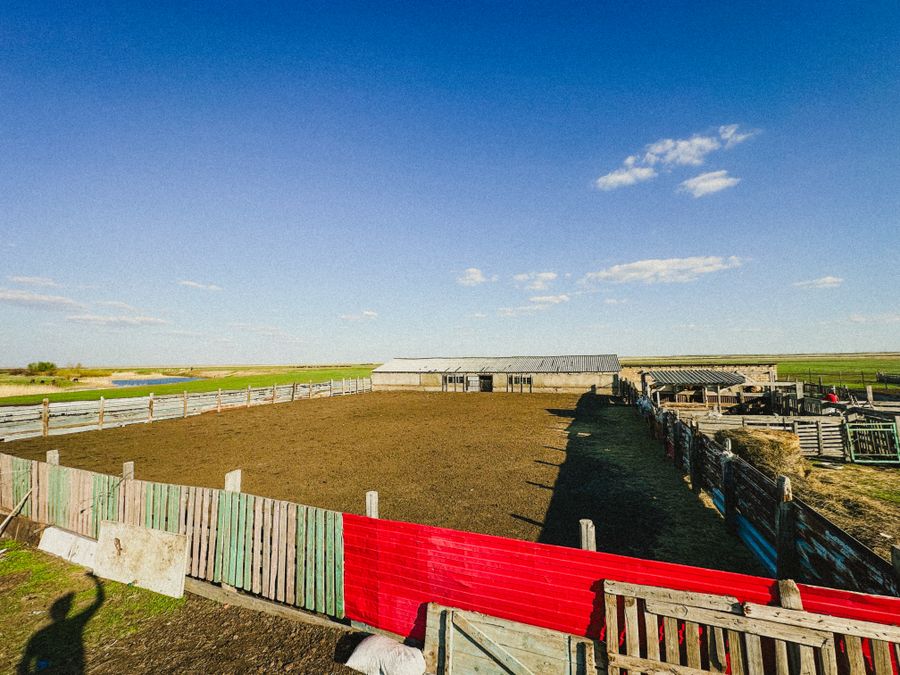 Уникальное крестьянское хозяйство у реки