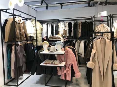 Бутики женской одежды