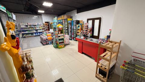 Продуктовый мини-маркет в торговом центре