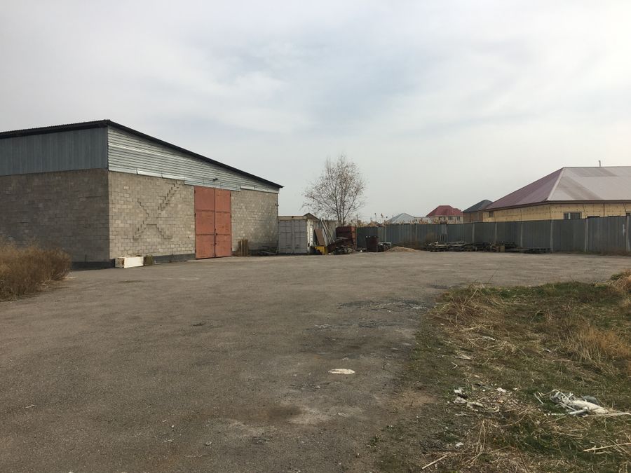 Промышленная база - 0, 72 га. 1465 м2