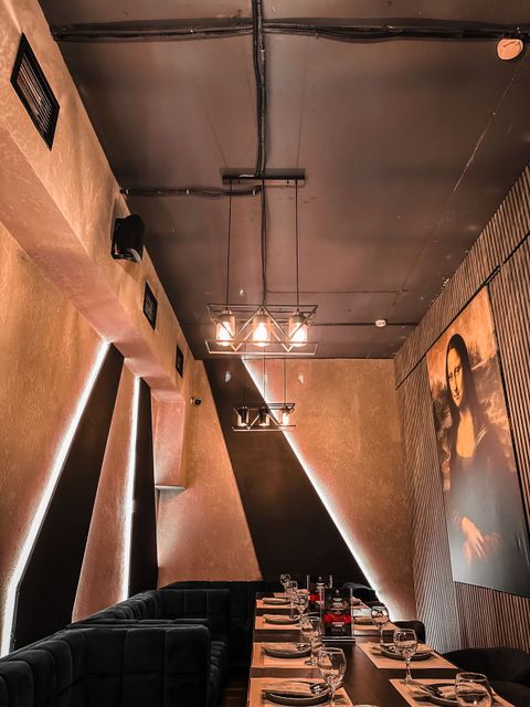 Lounge bar
