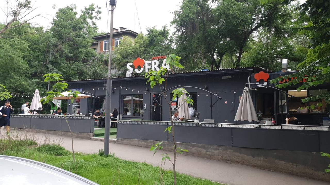 Кафе с летней площадкой на Маркова 51