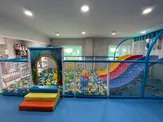 Детский игровой зал в спальном районе