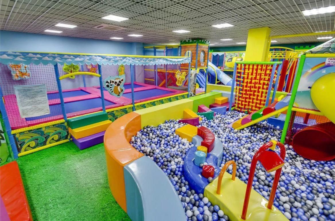 Детский игровой парк с семейным кафе