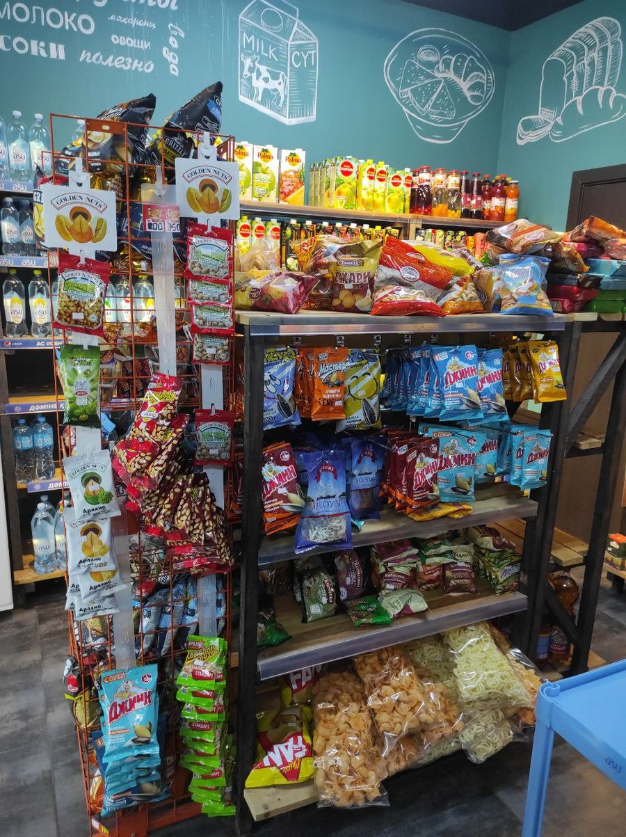 Продуктовый магазин в густонаселенном ЖК
