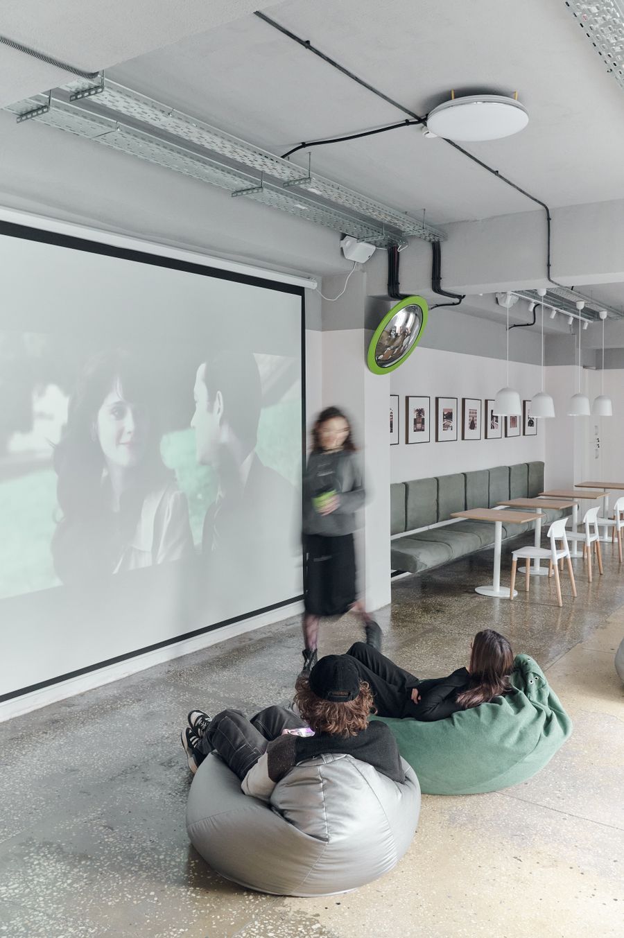 Действующая кофейня в крупном университете