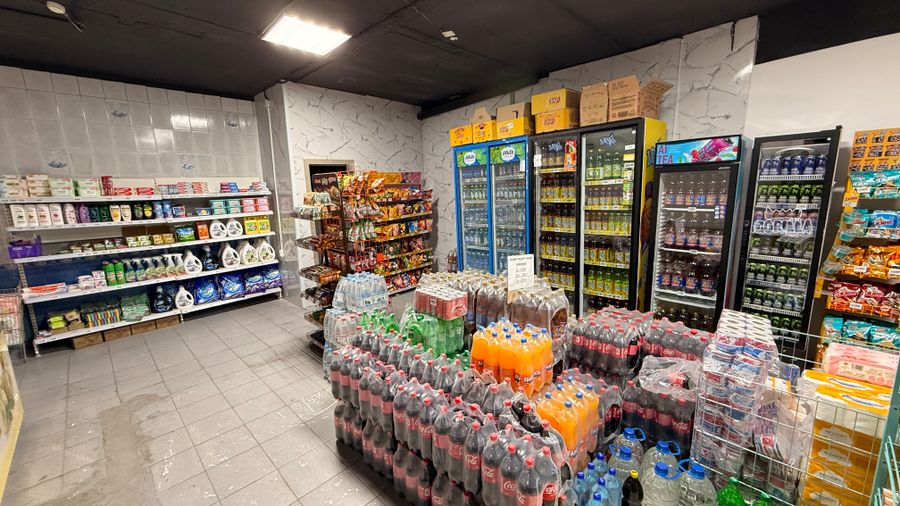 Продуктовый мини-маркет в торговом центре