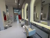Новый салон красоты и кофейня