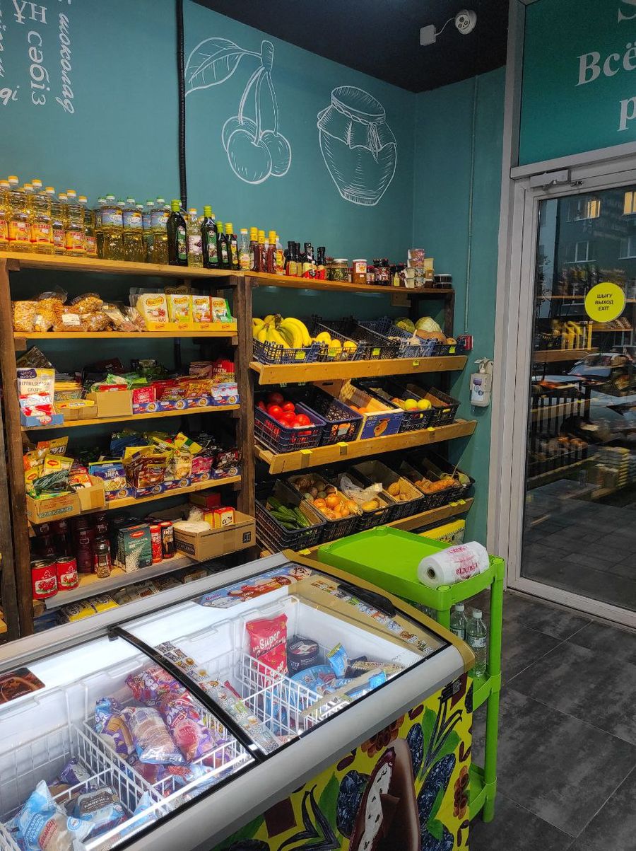 Продуктовый магазин в густонаселенном ЖК