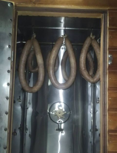 Магазин сыров, колбас и копченой продукции