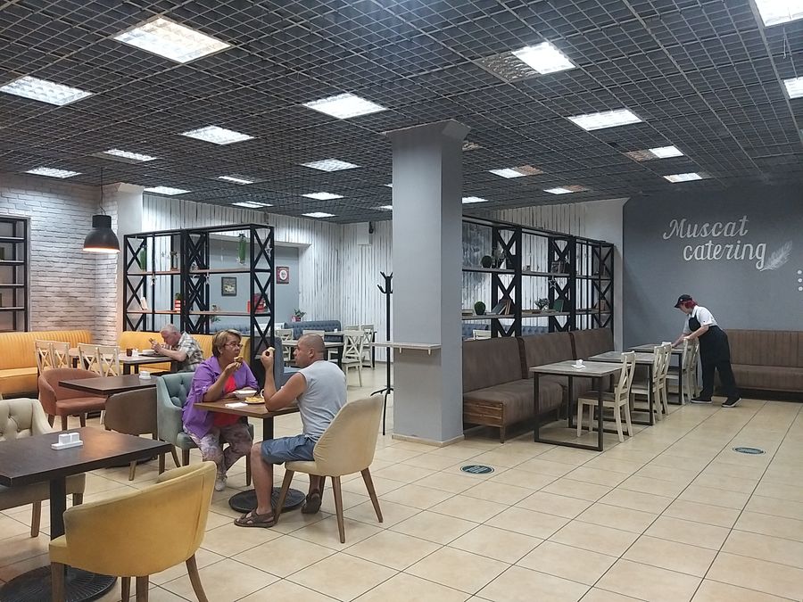 Кафе-столовая в бизнес центре Амбассадор
