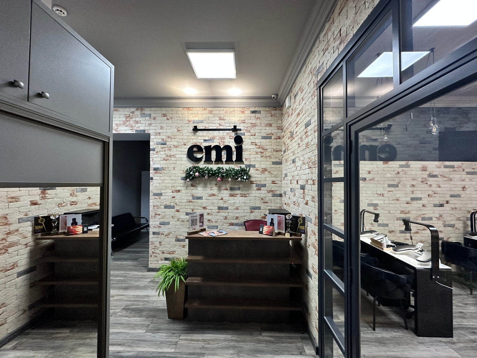 Международная школа маникюра «Emi»